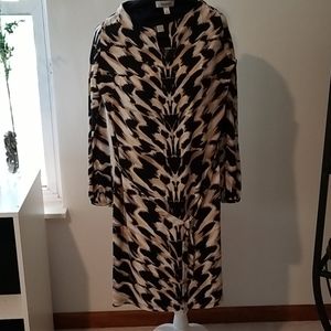 Is long sleeve animal print dress size 4